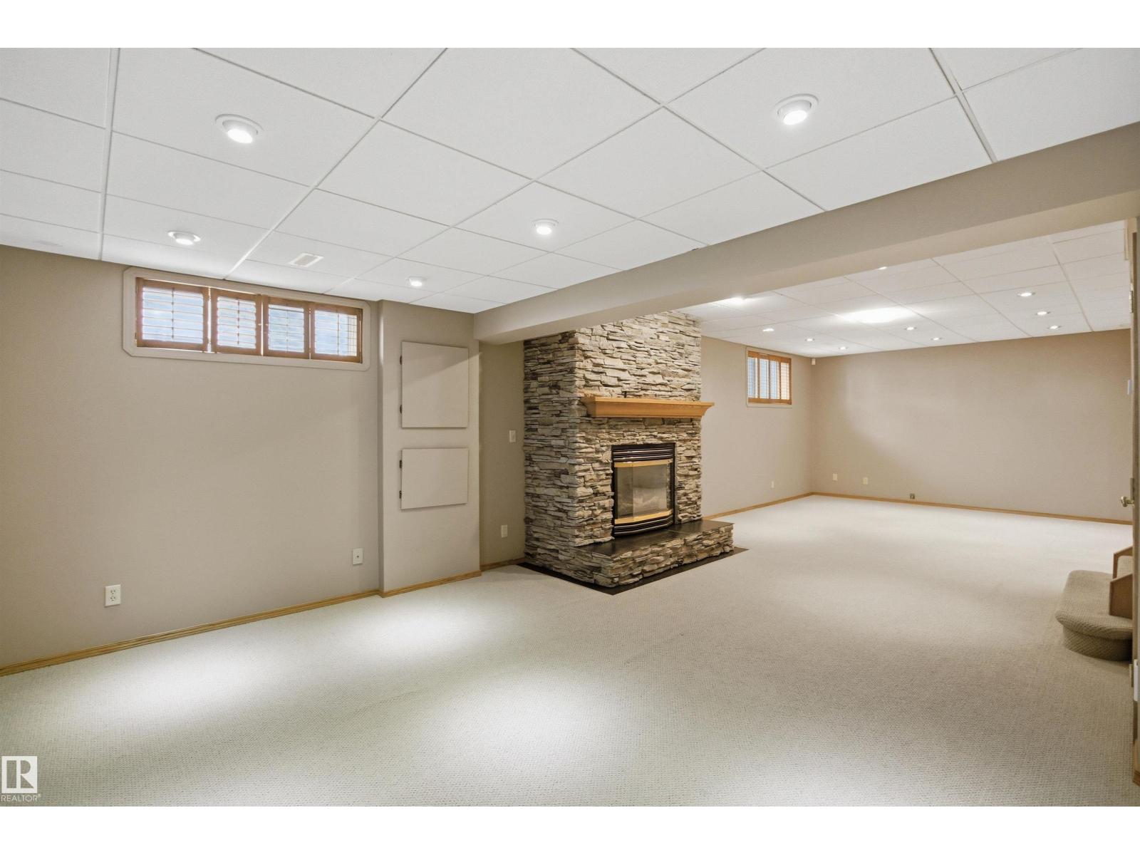 21 NEWPORT DR — photo 39