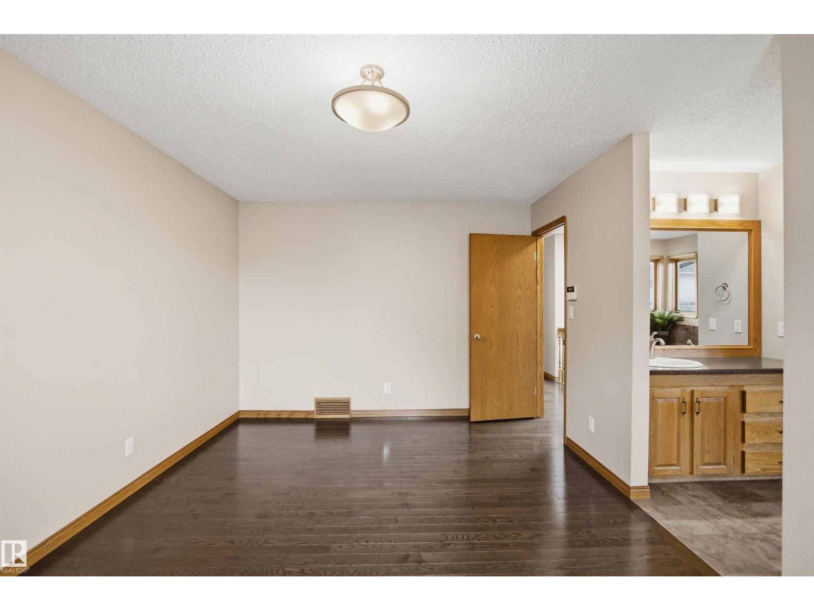 21 NEWPORT DR — photo 25
