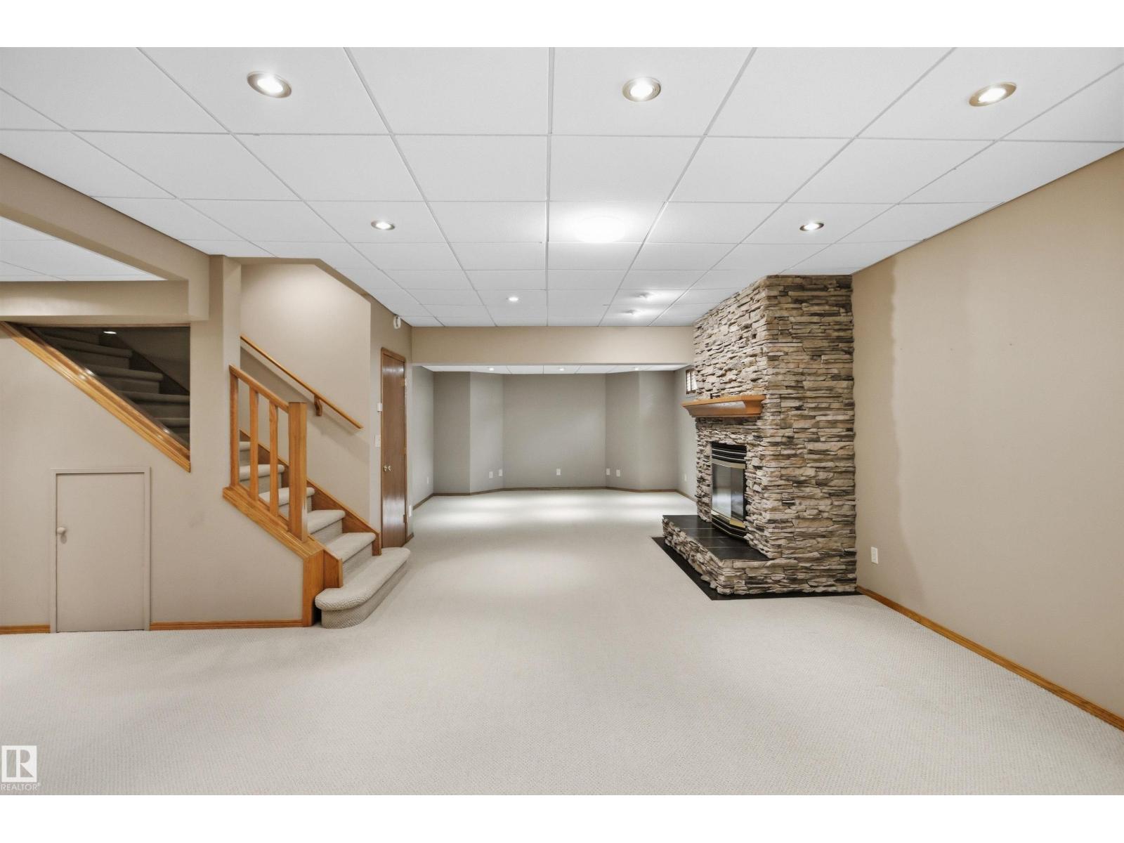 21 NEWPORT DR — photo 38