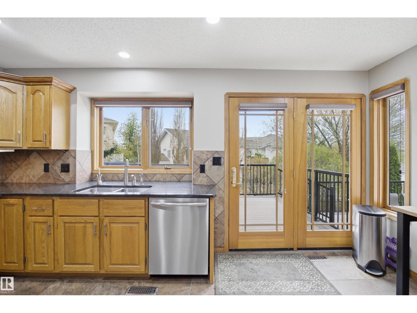 21 NEWPORT DR — photo 13