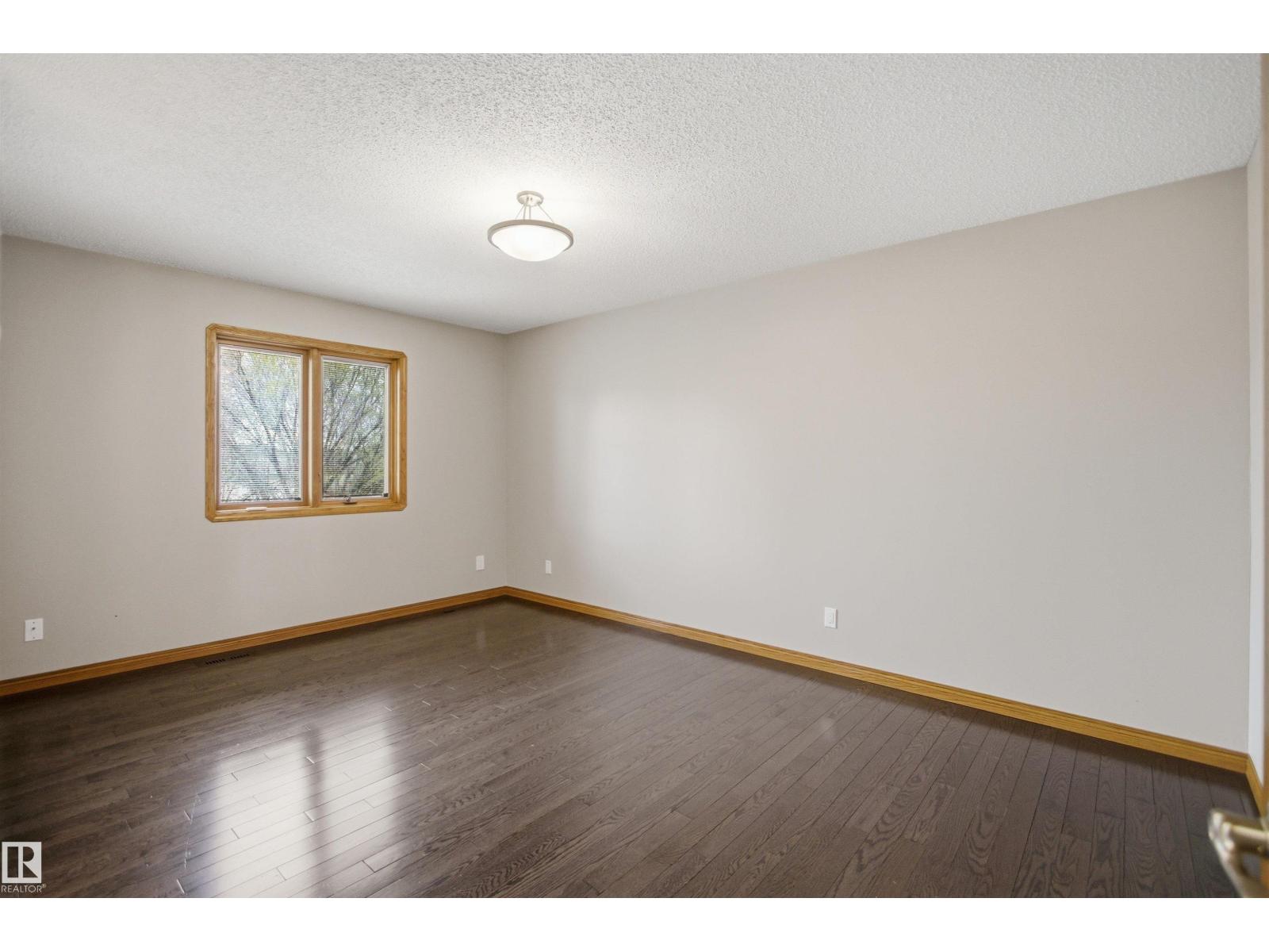 21 NEWPORT DR — photo 23