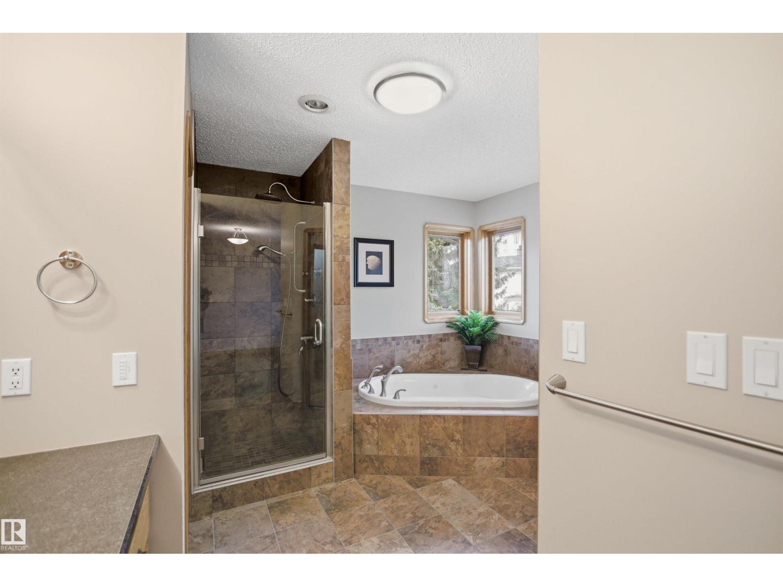 21 NEWPORT DR — photo 28