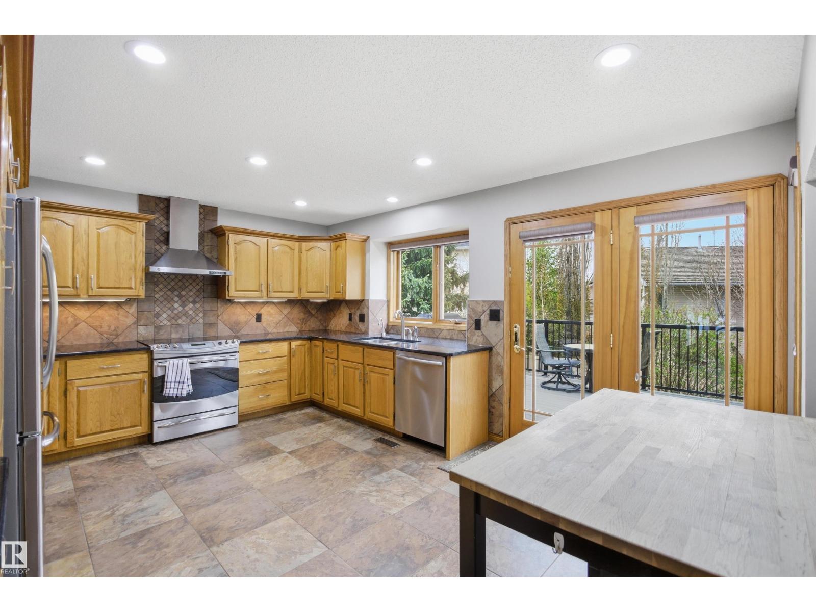 21 NEWPORT DR — photo 11