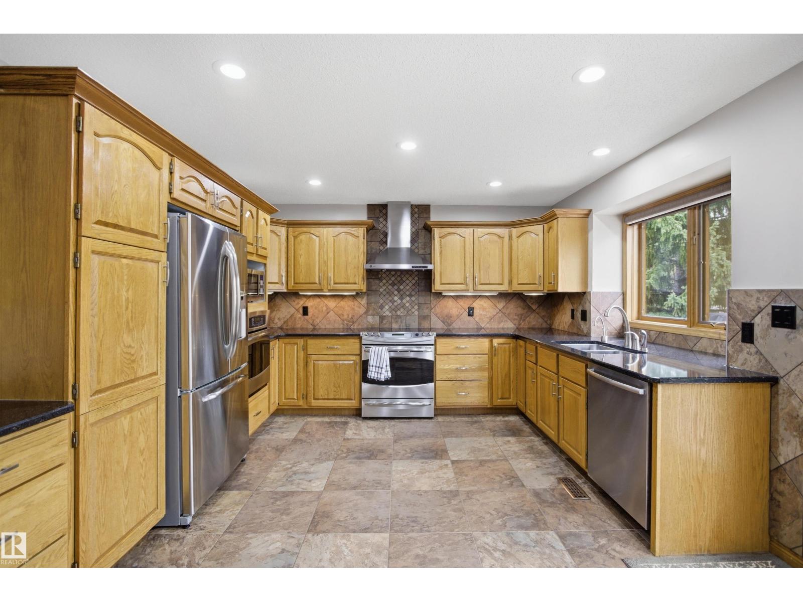 21 NEWPORT DR — photo 12