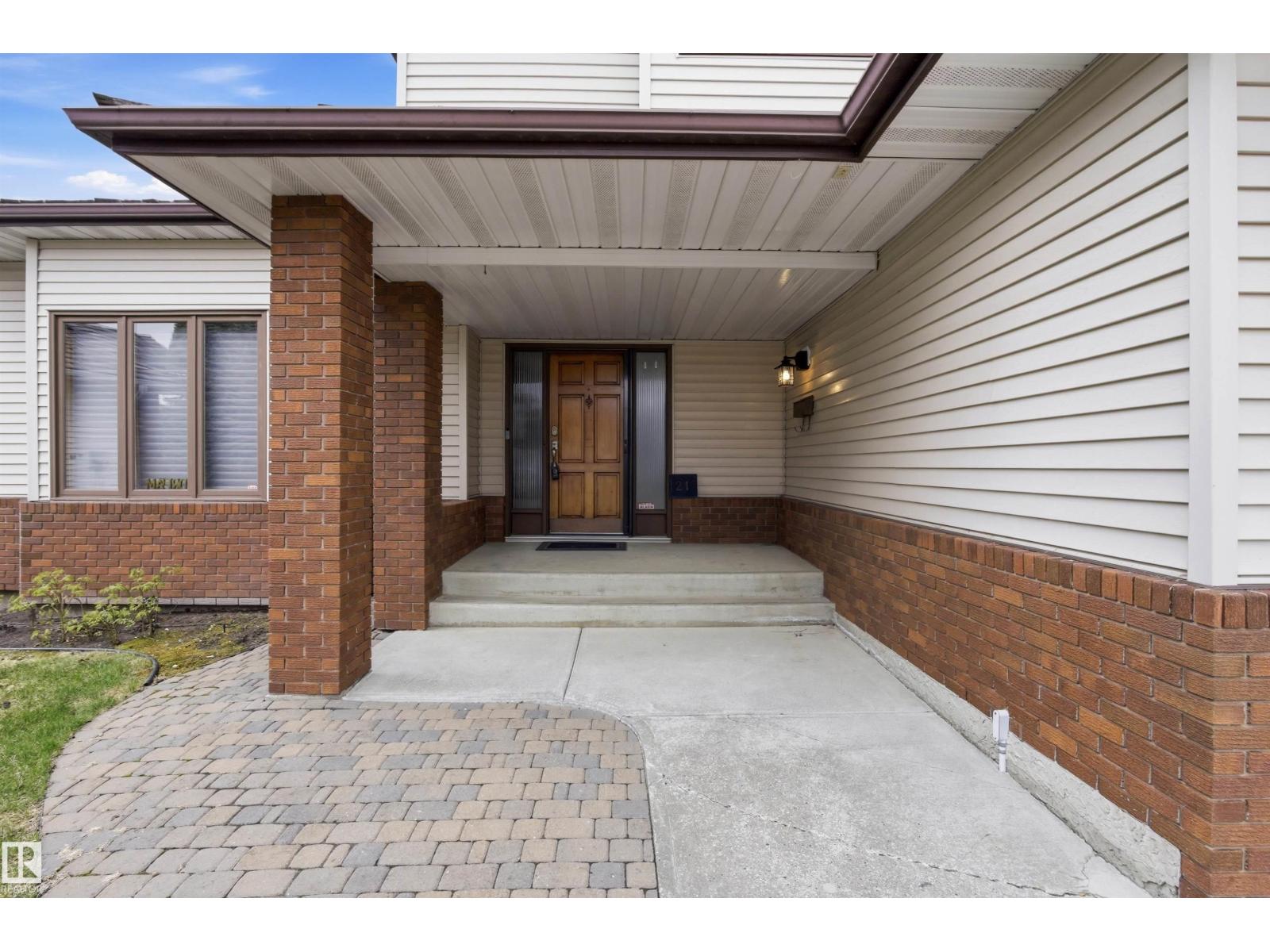 21 NEWPORT DR exterior