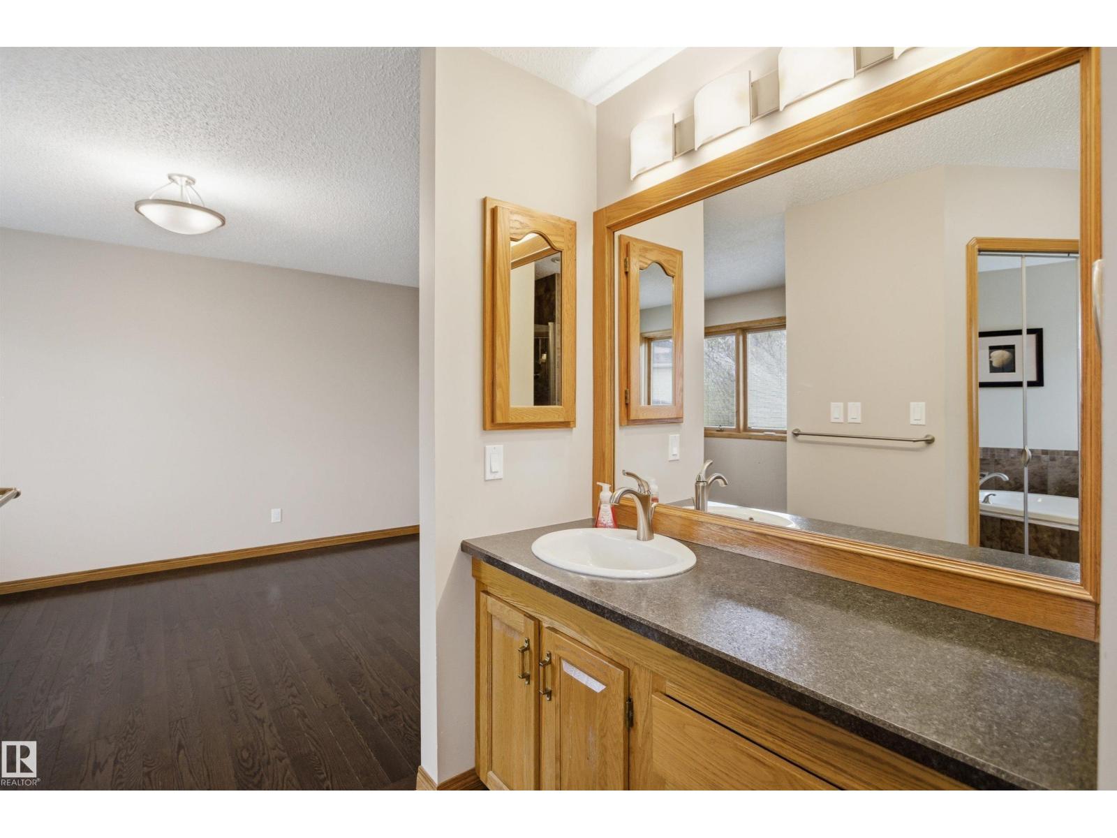 21 NEWPORT DR — photo 27