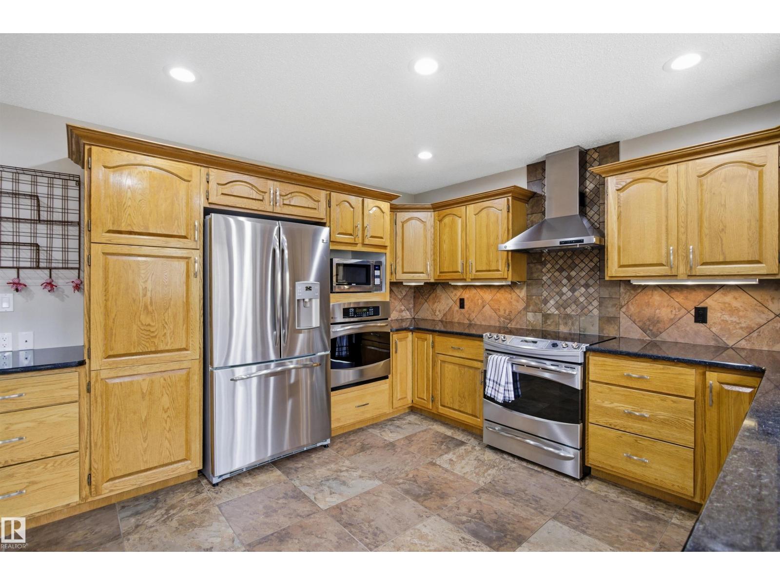 21 NEWPORT DR — photo 14