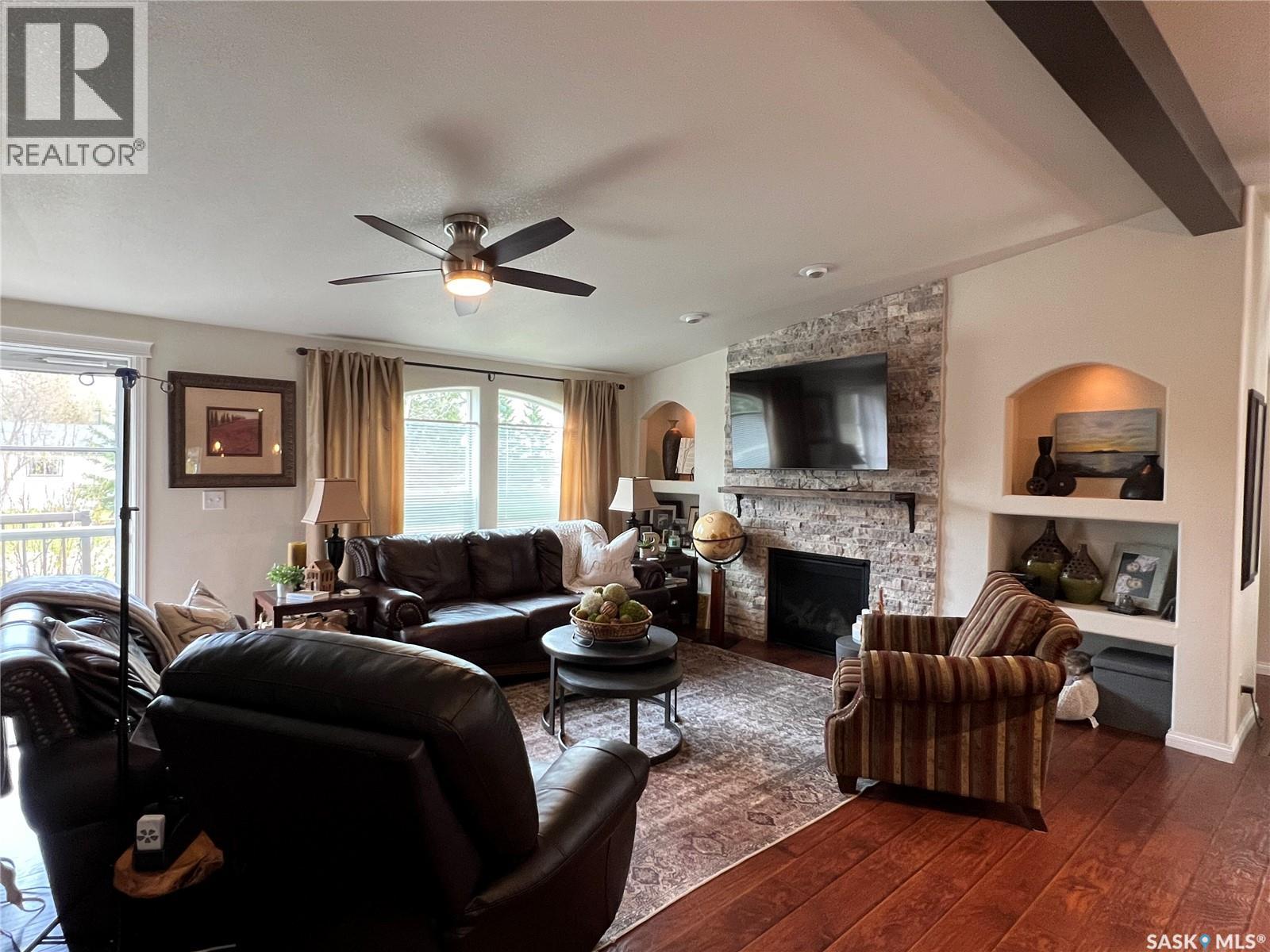 208 2nd AVENUE SE - 3