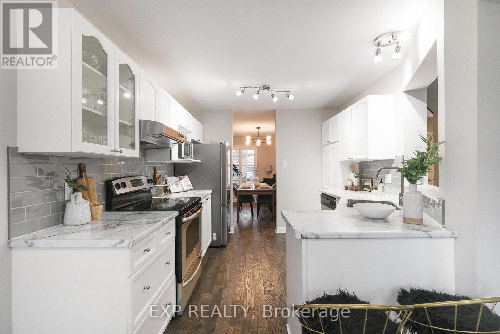 34 AVONMORE CRESCENT - 6