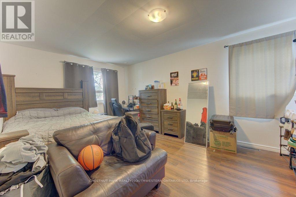 8 MARSHALL STREET - 12