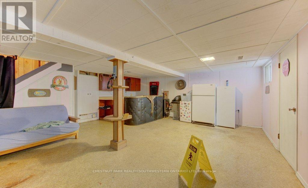 8 MARSHALL STREET - 16