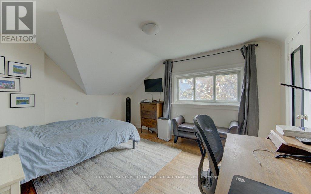 8 MARSHALL STREET - 17