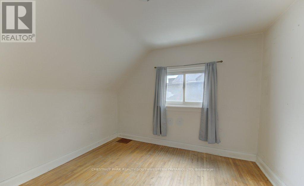 8 MARSHALL STREET - 19