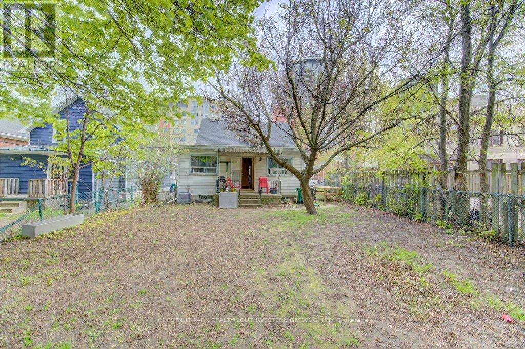 8 MARSHALL STREET - 21