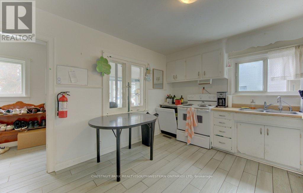 8 MARSHALL STREET - 4