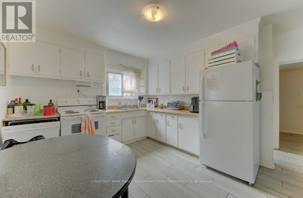 8 MARSHALL STREET - 5