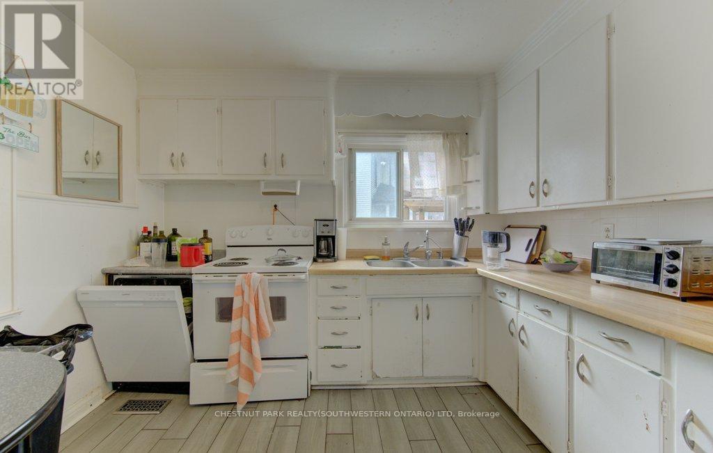 8 MARSHALL STREET - 6