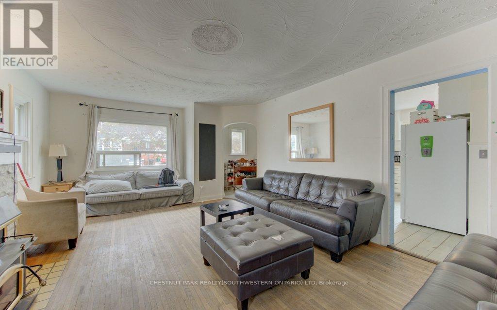 8 MARSHALL STREET - 9