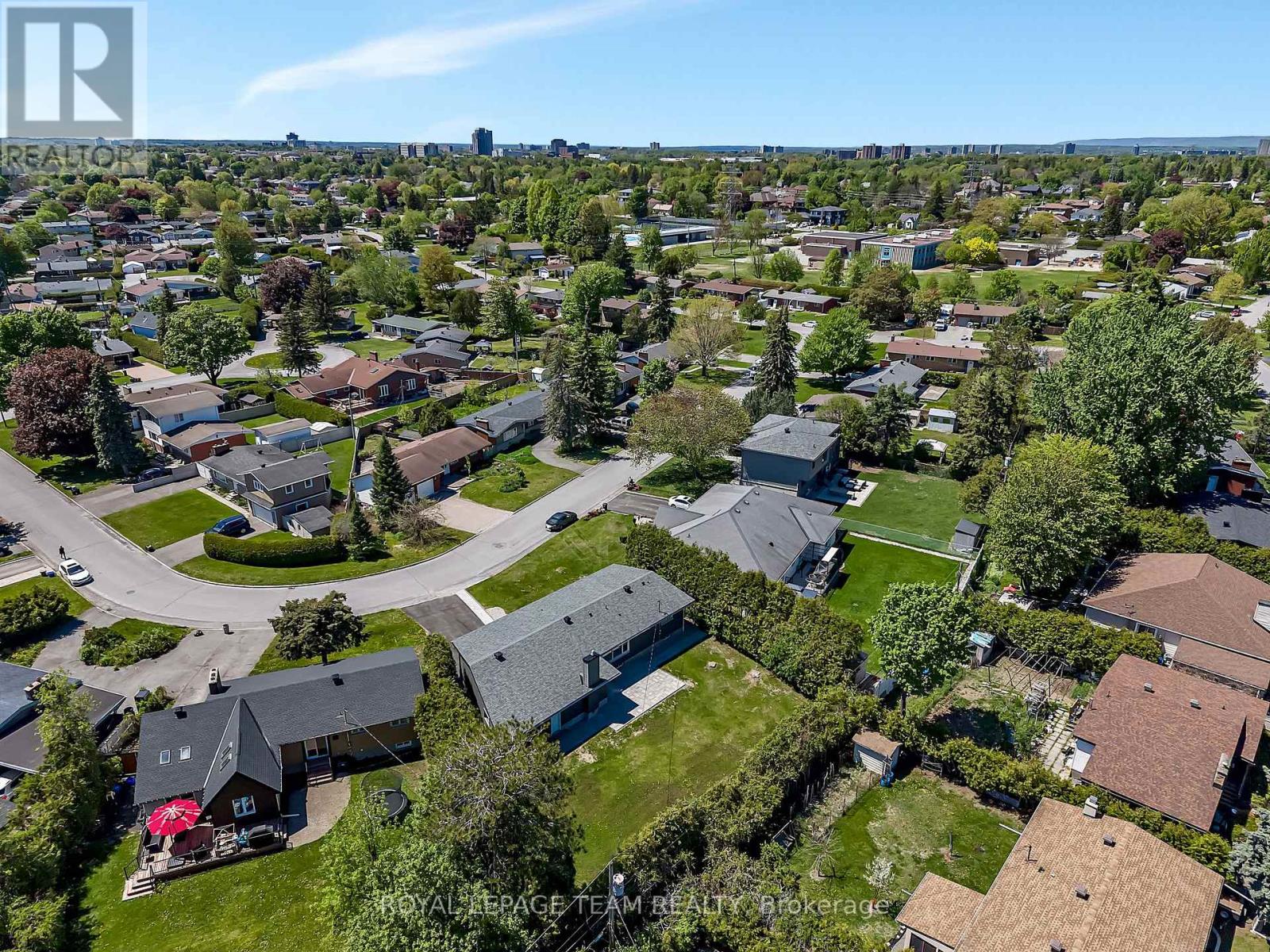 12 LARGO CRESCENT - 48