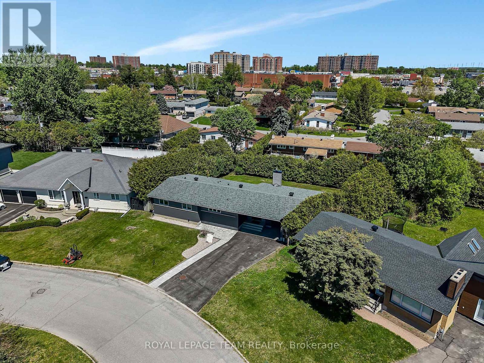 12 LARGO CRESCENT - 44