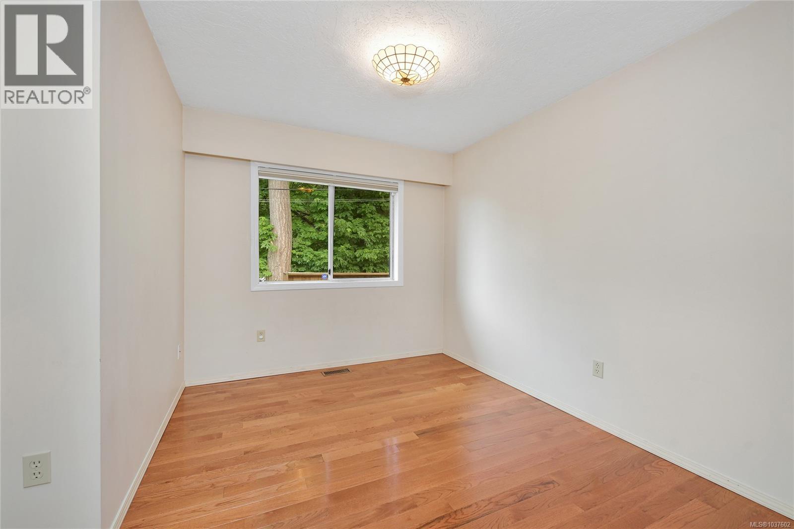 968 Greig Ave - 10