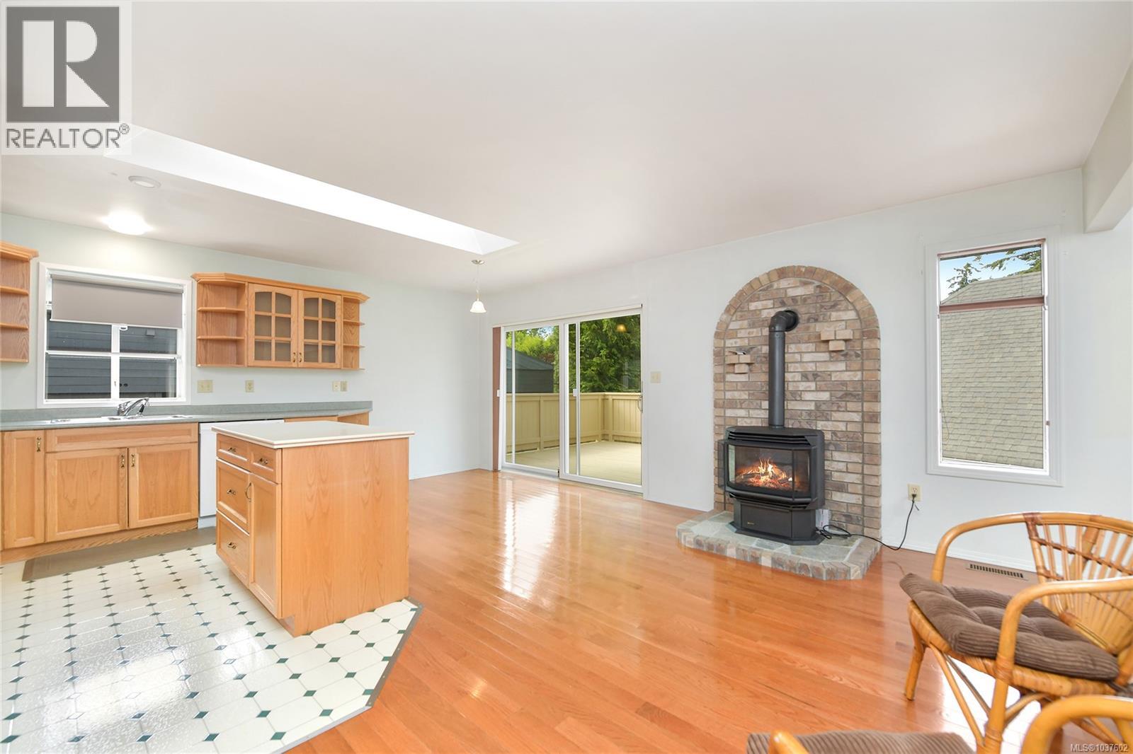 968 Greig Ave - 7