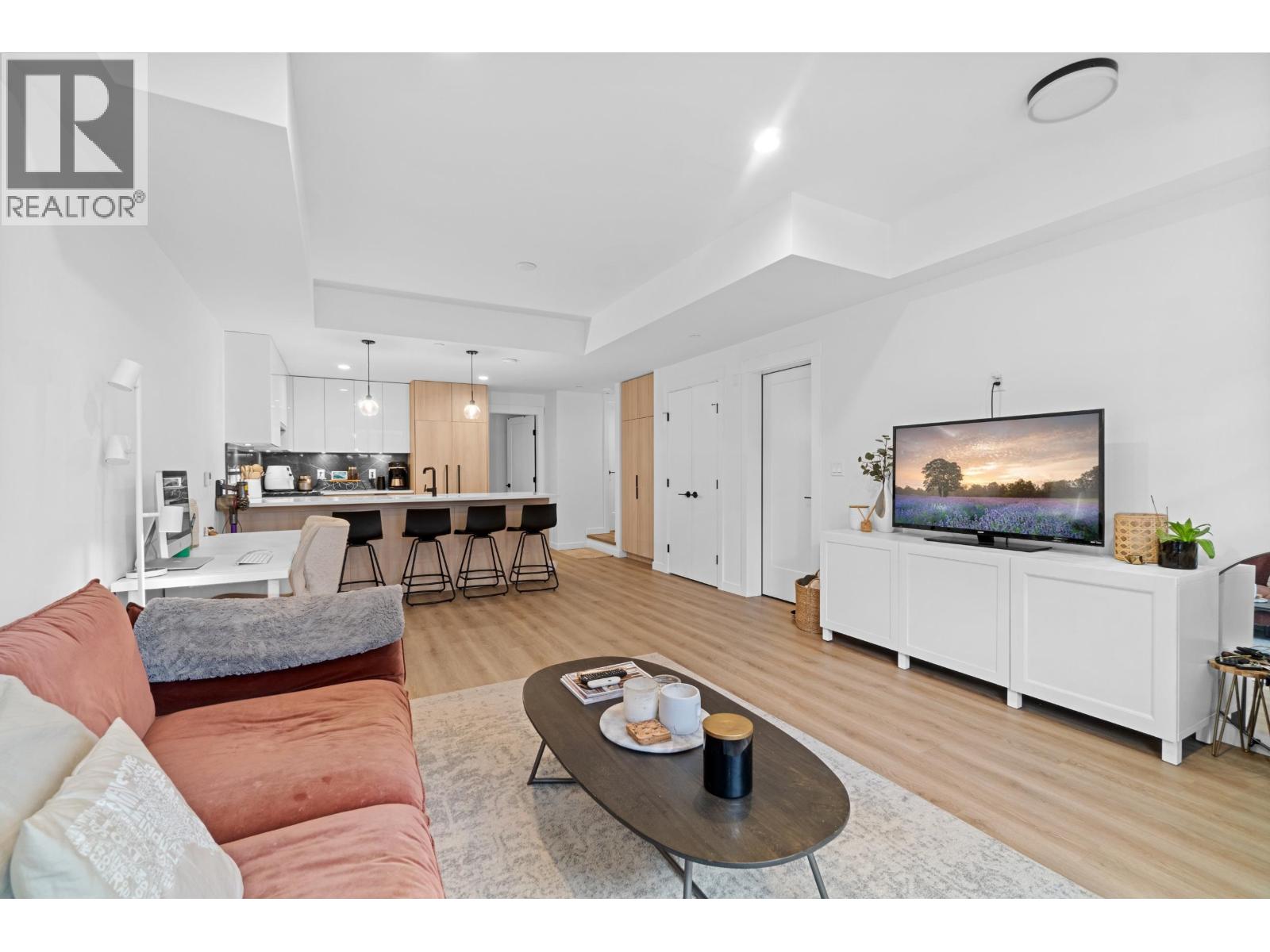 5 237 RIDGEWAY AVENUE, North Vancouver