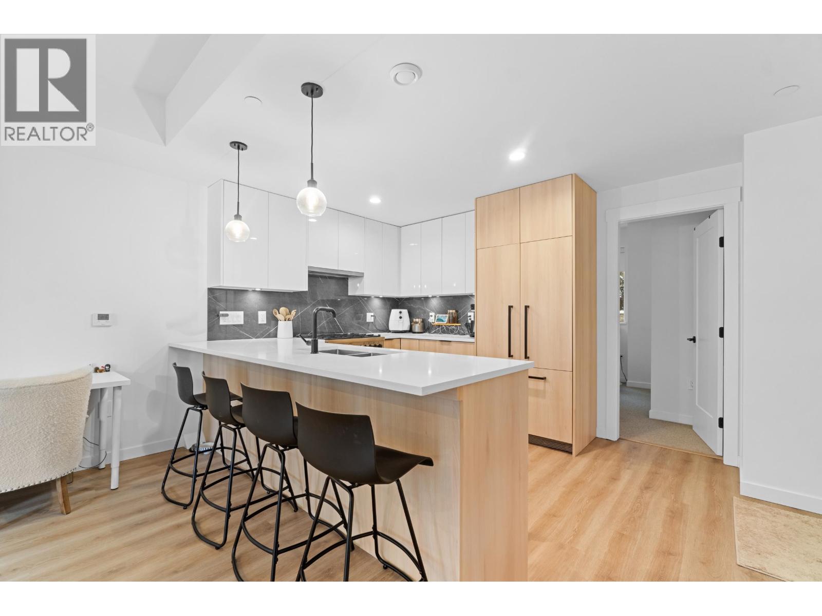 5 237 RIDGEWAY AVENUE, North Vancouver