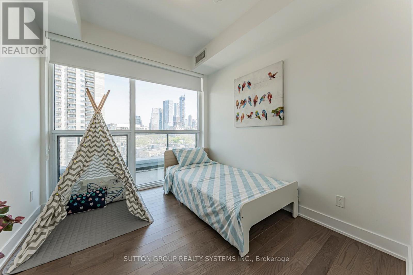 #807 181 BEDFORD ROAD - 21