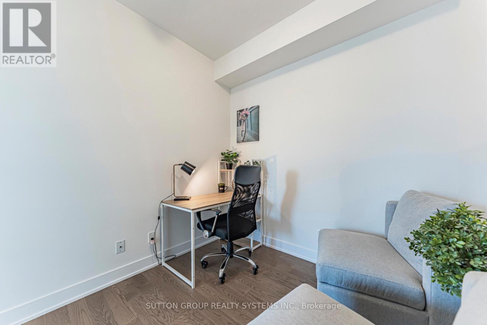 #807 181 BEDFORD ROAD - 25