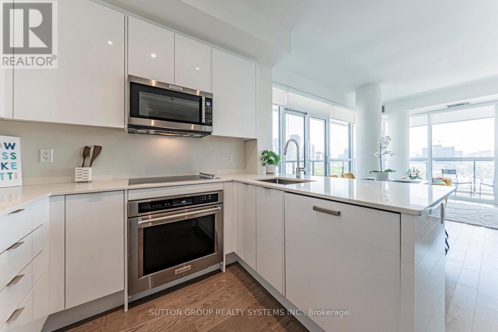 #807 181 BEDFORD ROAD - 28