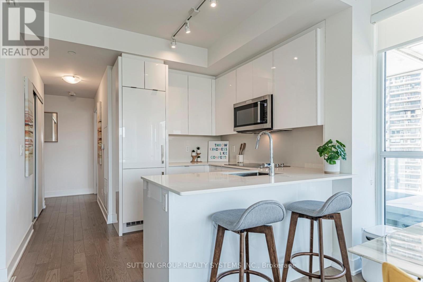 #807 181 BEDFORD ROAD - 30