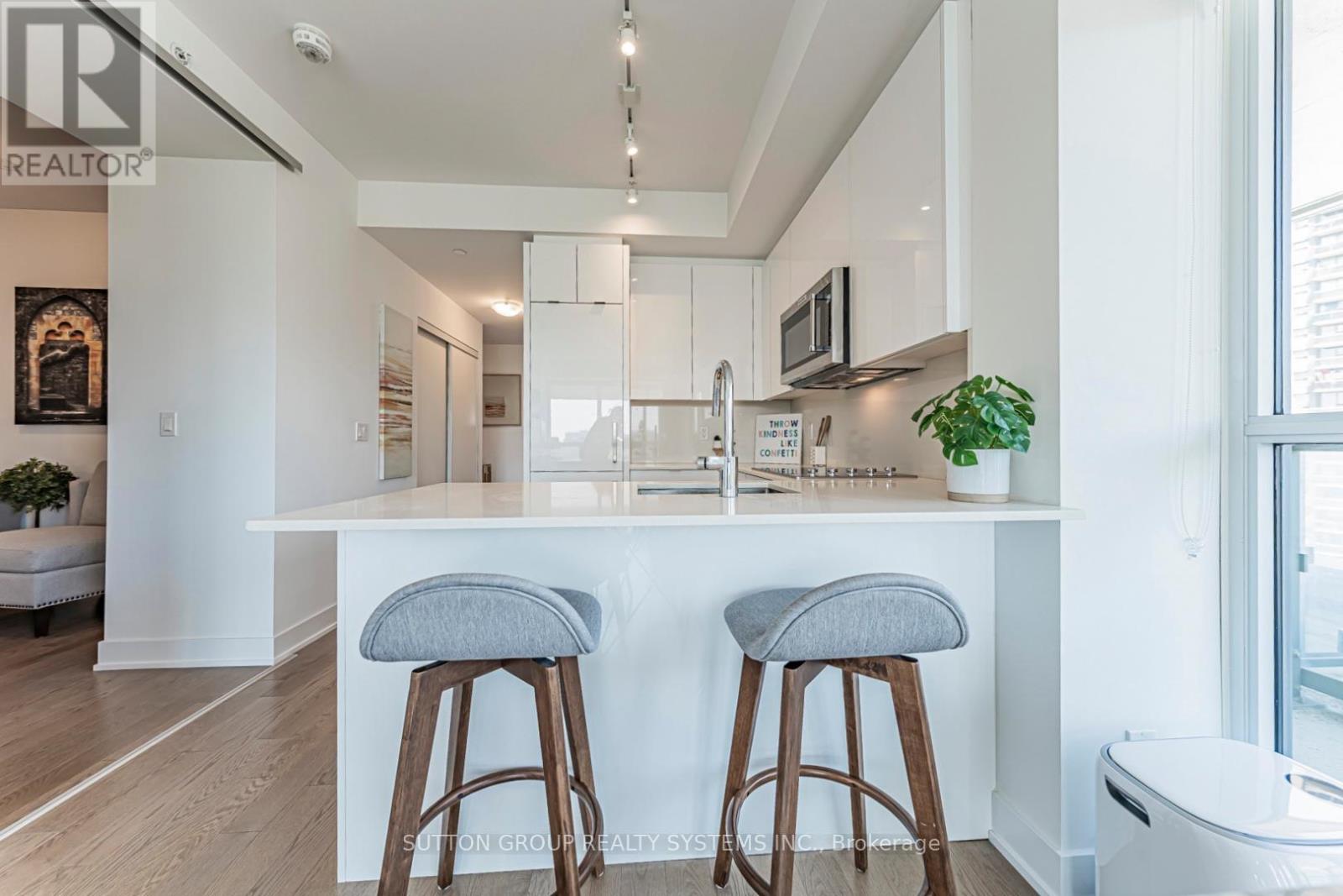 #807 181 BEDFORD ROAD - 31