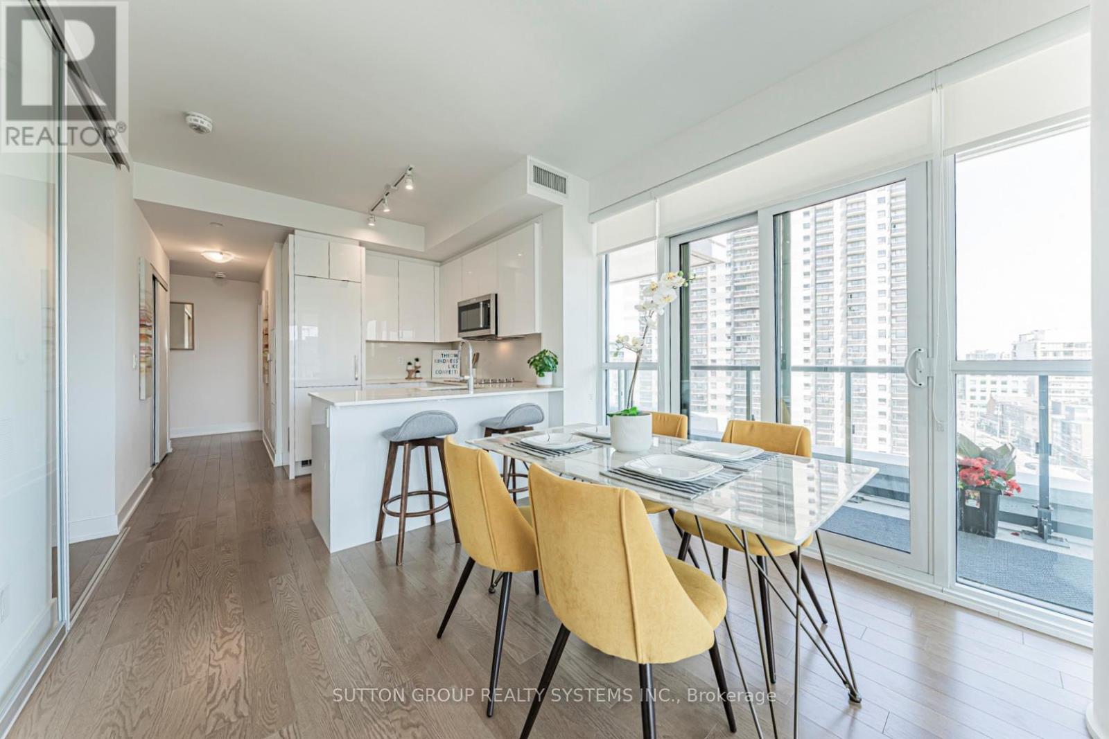 #807 181 BEDFORD ROAD - 33