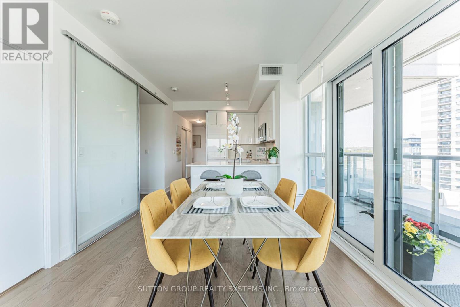 #807 181 BEDFORD ROAD - 34