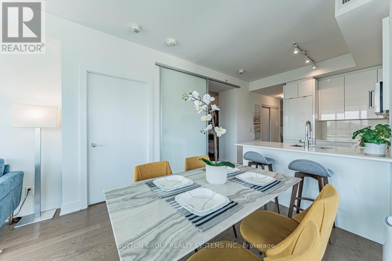 #807 181 BEDFORD ROAD - 41