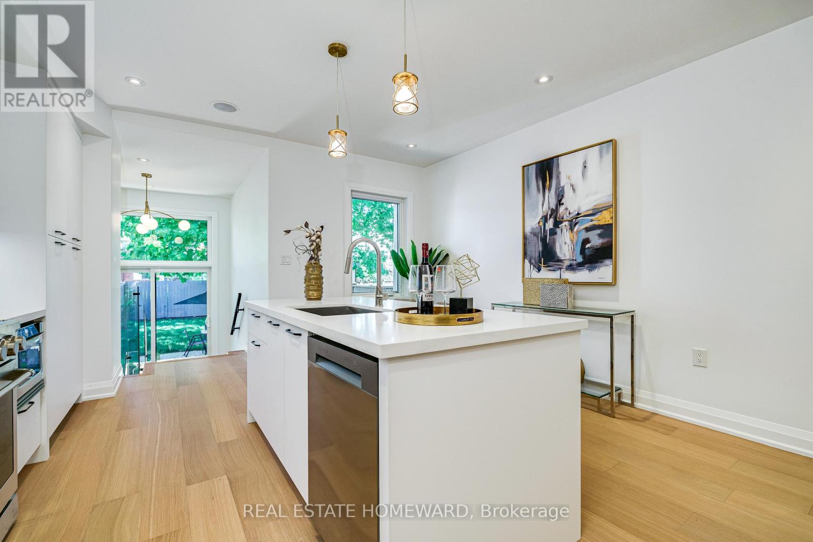 28 RICHARD AVENUE - 12