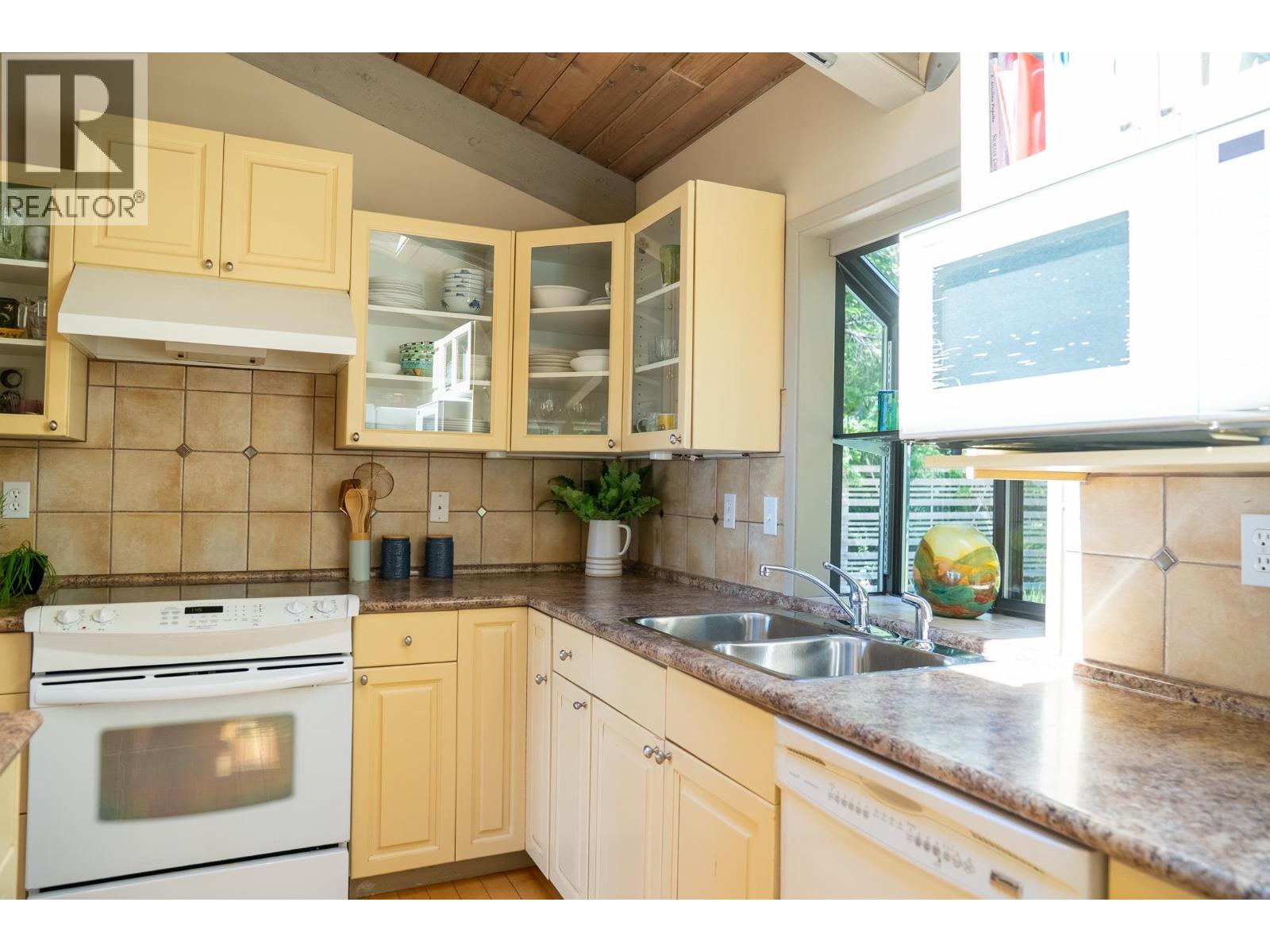 2659 SCHOONER WAY, Pender Island