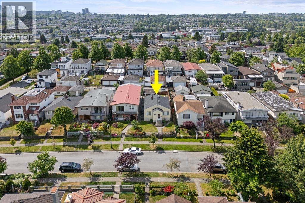 2964 4TH Avenue - photo 2
