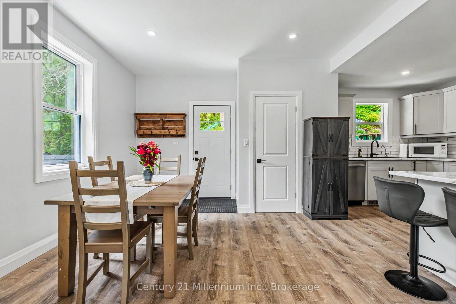 218 2ND AVENUE E - 25