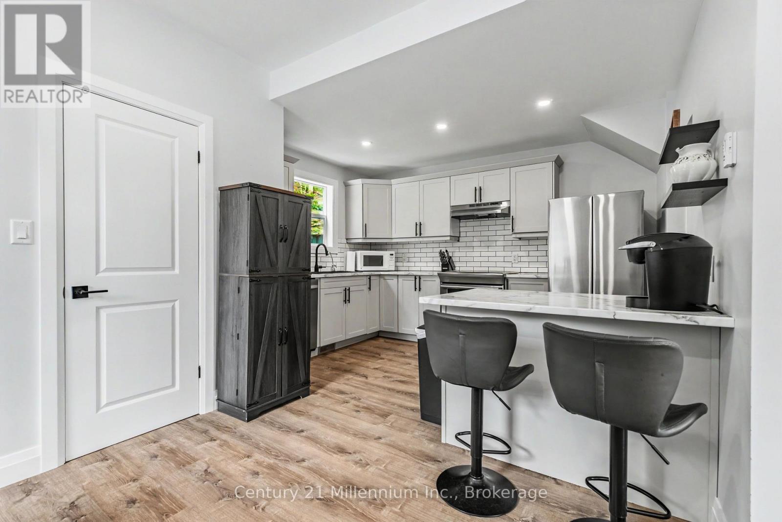 218 2ND AVENUE E - 29