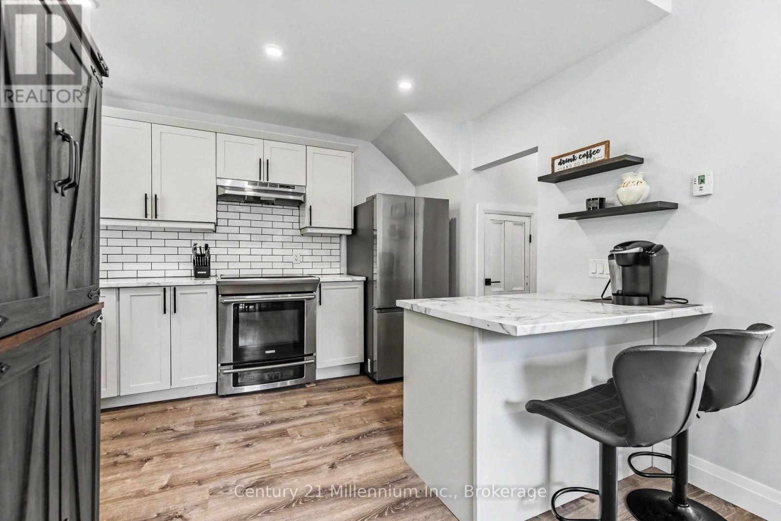 218 2ND AVENUE E - 30