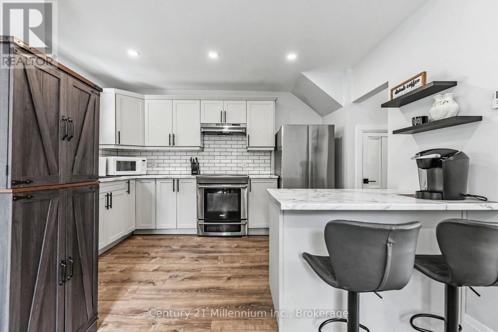 218 2ND AVENUE E - 31