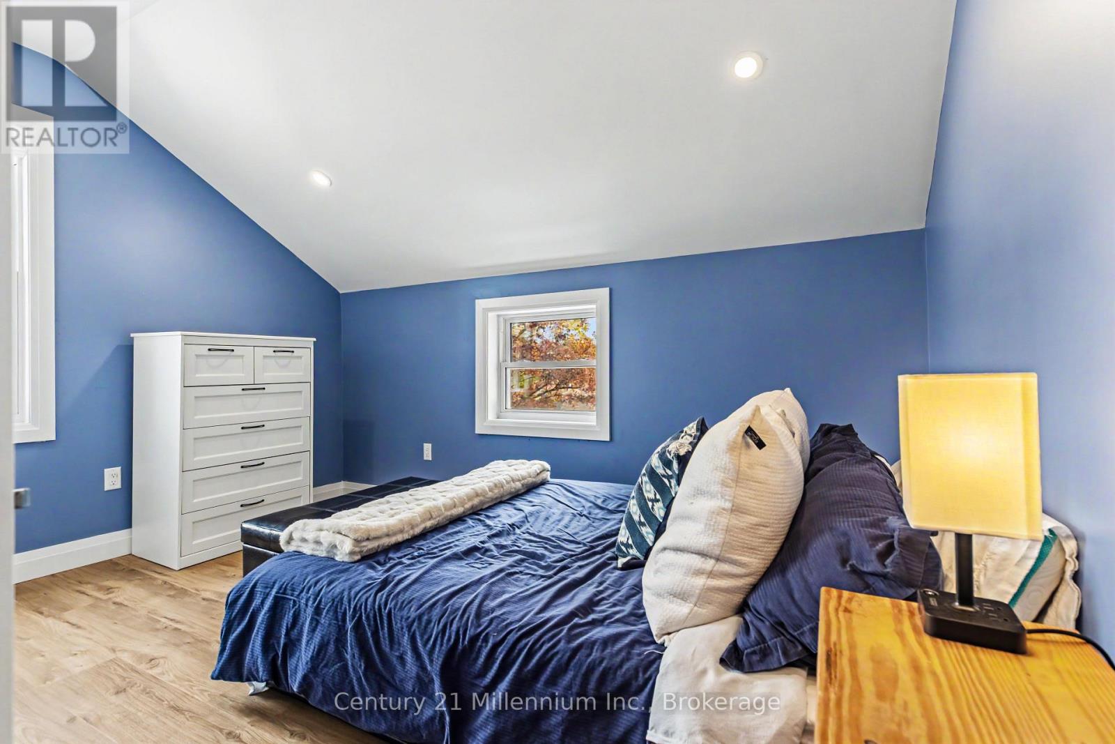 218 2ND AVENUE E - 39