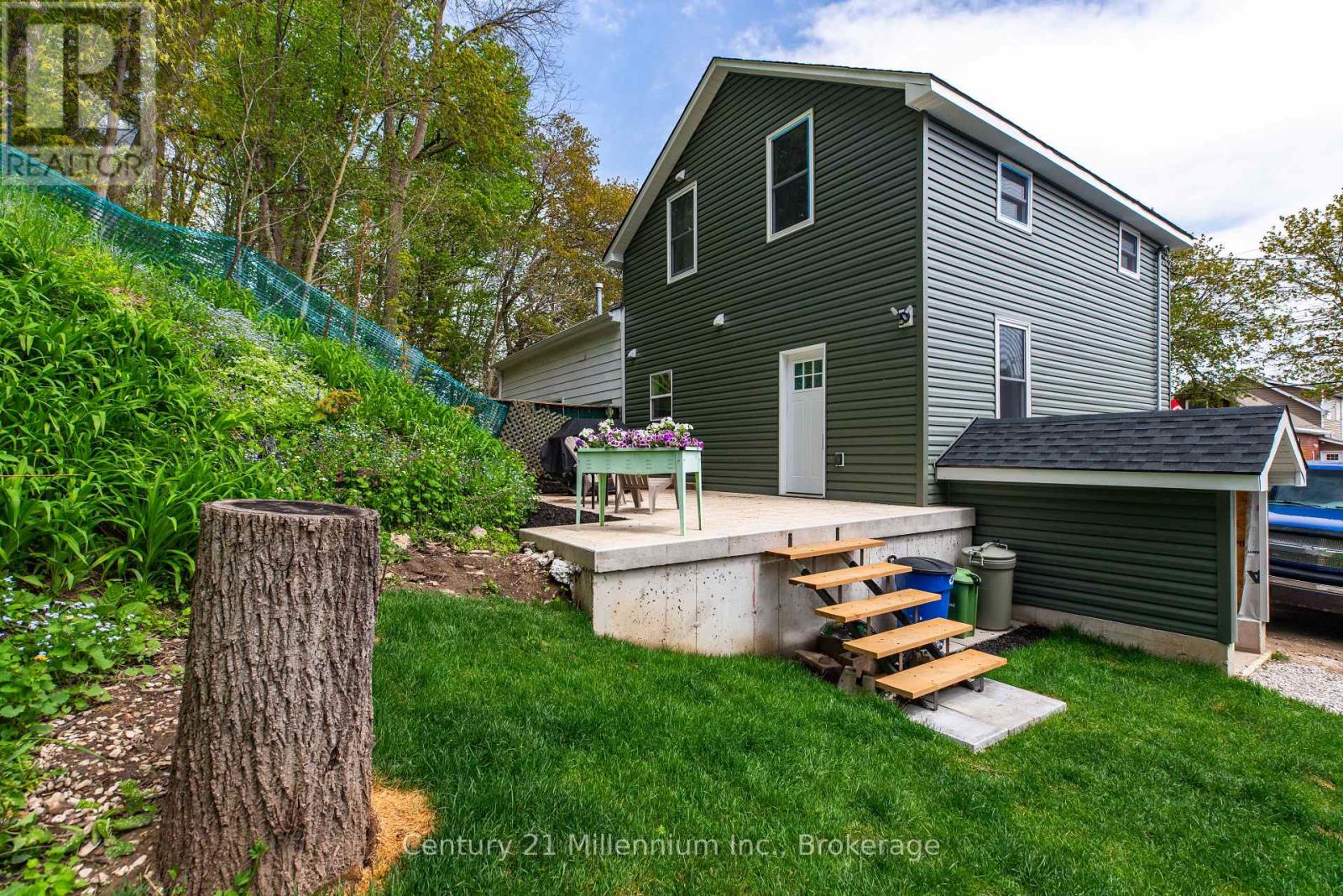 218 2ND AVENUE E - 5
