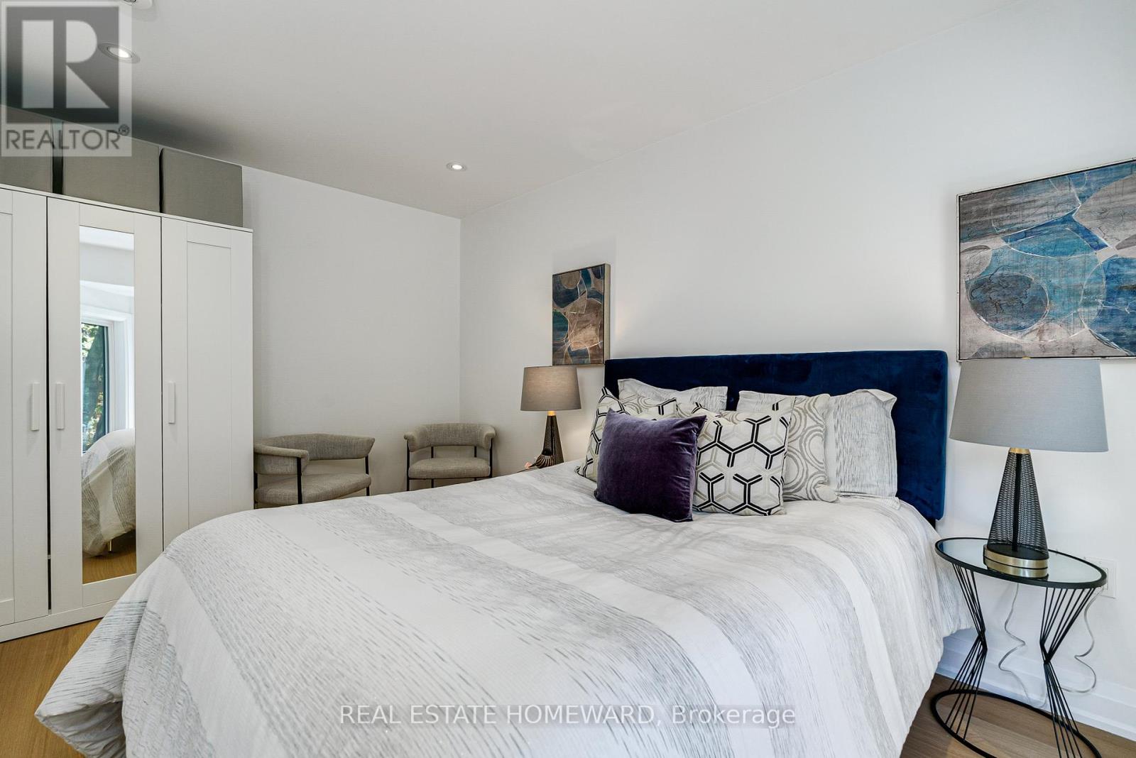 28 RICHARD AVENUE - 19