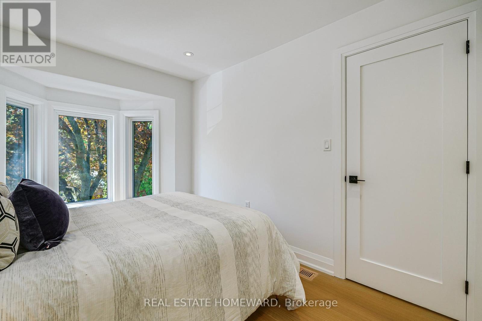 28 RICHARD AVENUE - 18