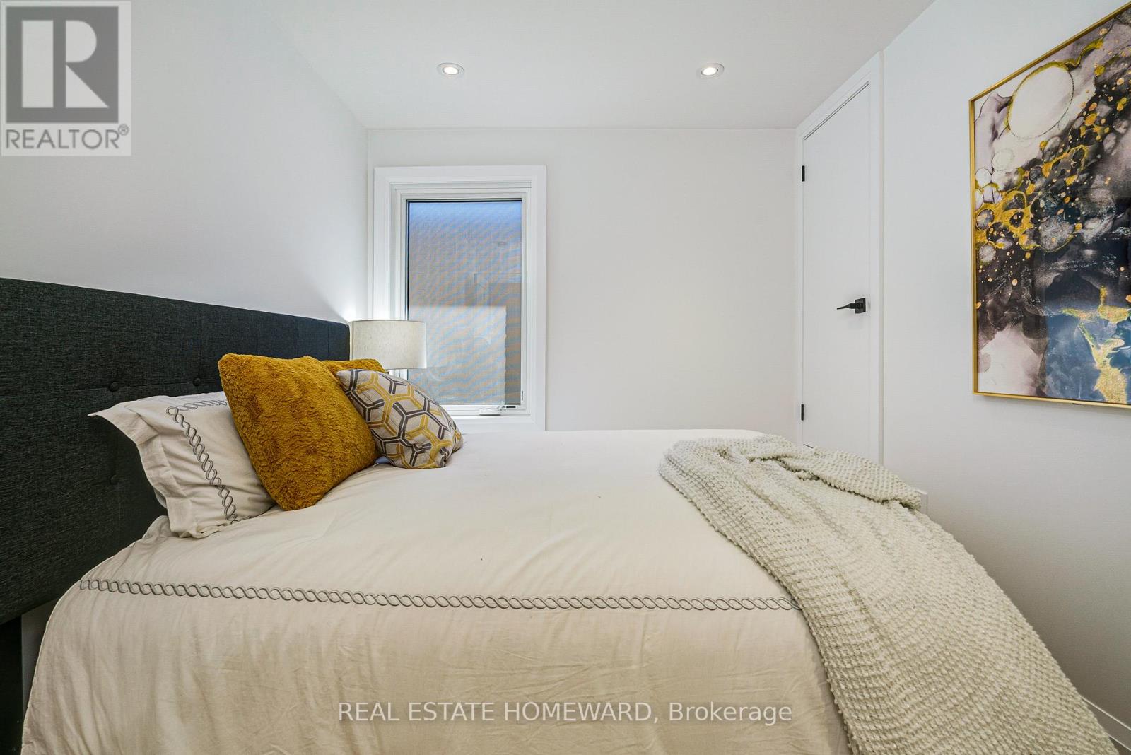 28 RICHARD AVENUE - 22