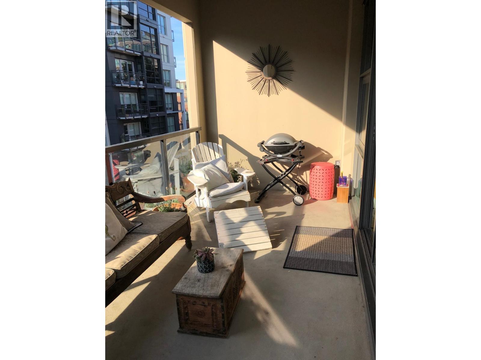 405 388 1 Avenue - main photo