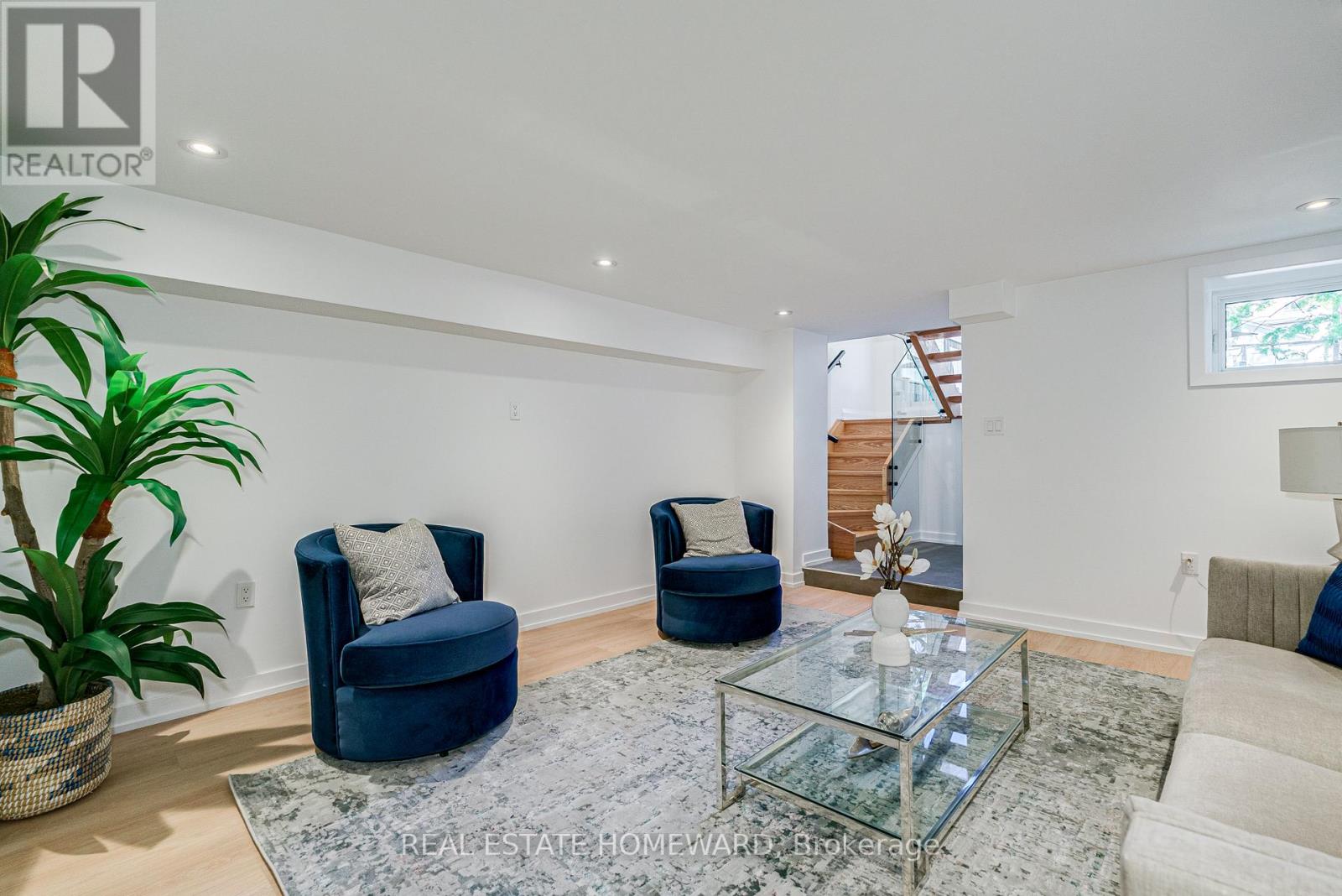 28 RICHARD AVENUE - 30